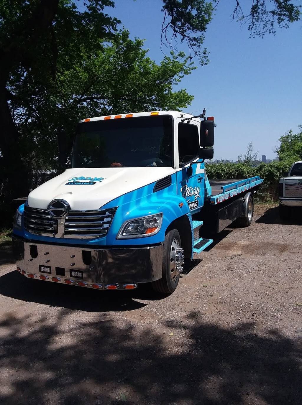 Nissi Towing-Servicio de Gruas en Dallas TX-Towing Service in Da | 614 N Bond Ave, Dallas, TX 75211, USA | Phone: (214) 854-8117