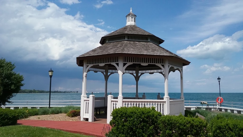 Pier Park | 350 Lake Shore Rd, Grosse Pointe Farms, MI 48236, USA | Phone: (313) 343-2405