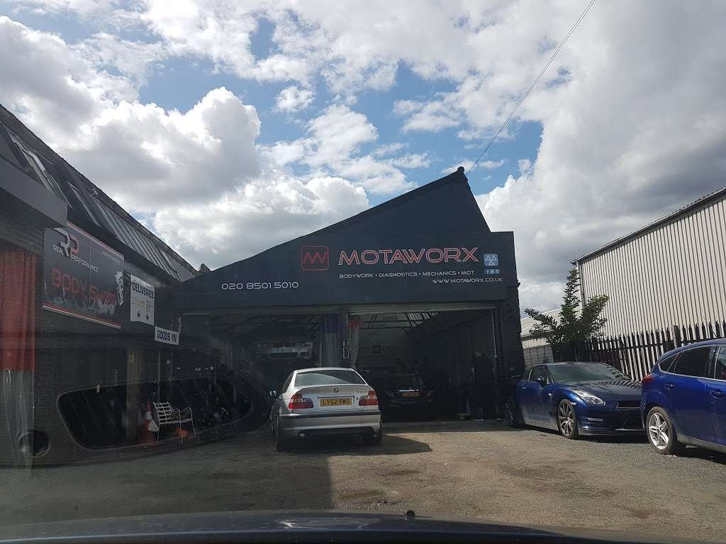 Motaworx service limited | Unit 8, Bracken Industrial Estate, 185 Forest Rd, Ilford IG6 3HX, UK | Phone: 020 8501 5010