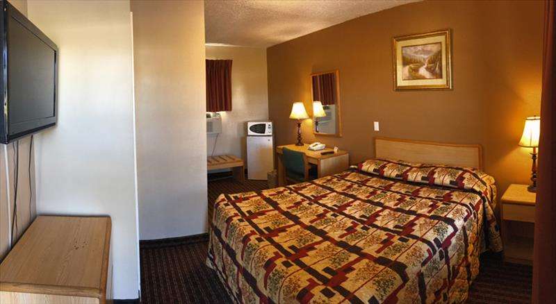 Braidwood Motel | 120 N Washington St, Braidwood, IL 60408, USA | Phone: (815) 458-2321