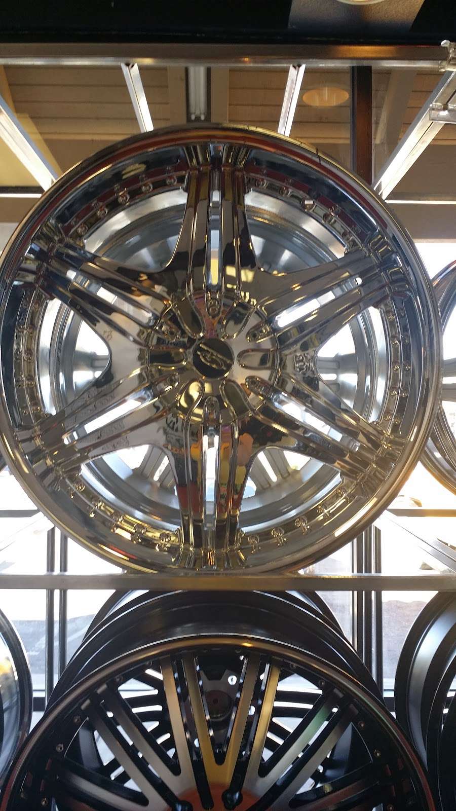 Rent-A-Wheel Custom Wheels & Tires in Las Vegas, NV | 4225 E Charleston Blvd, Las Vegas, NV 89104, USA | Phone: (702) 431-5550