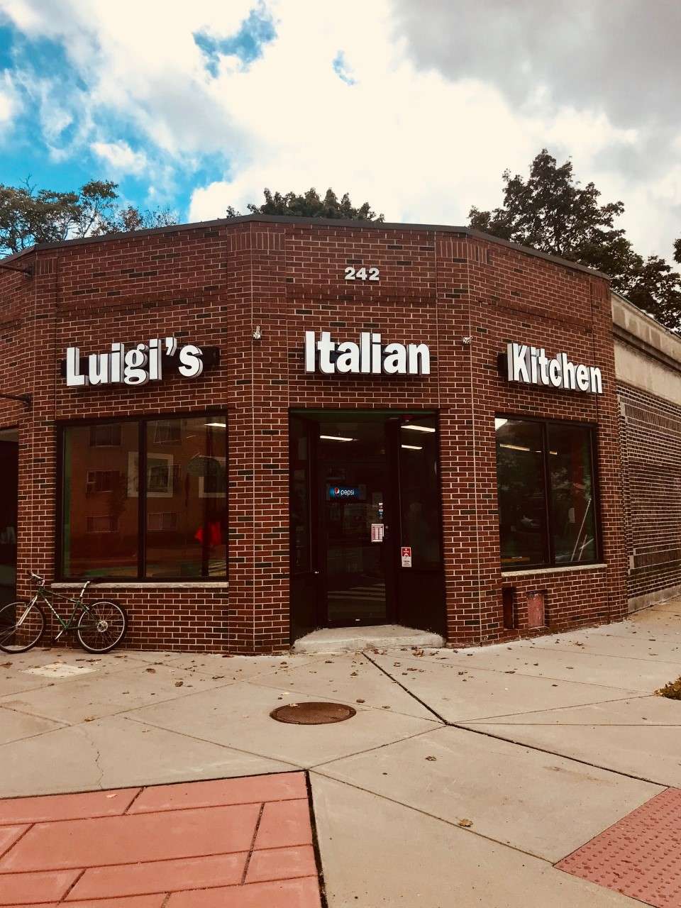 Luigis Italian Kitchen | 242 Massachusetts Ave, Arlington, MA 02474, USA | Phone: (781) 777-1719