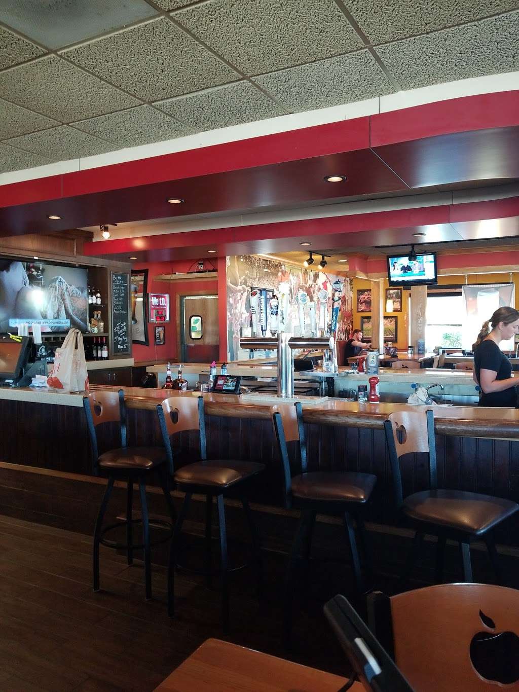Applebees Grill + Bar | 255 E Cooper Blvd, Warrensburg, MO 64093, USA | Phone: (660) 747-1683