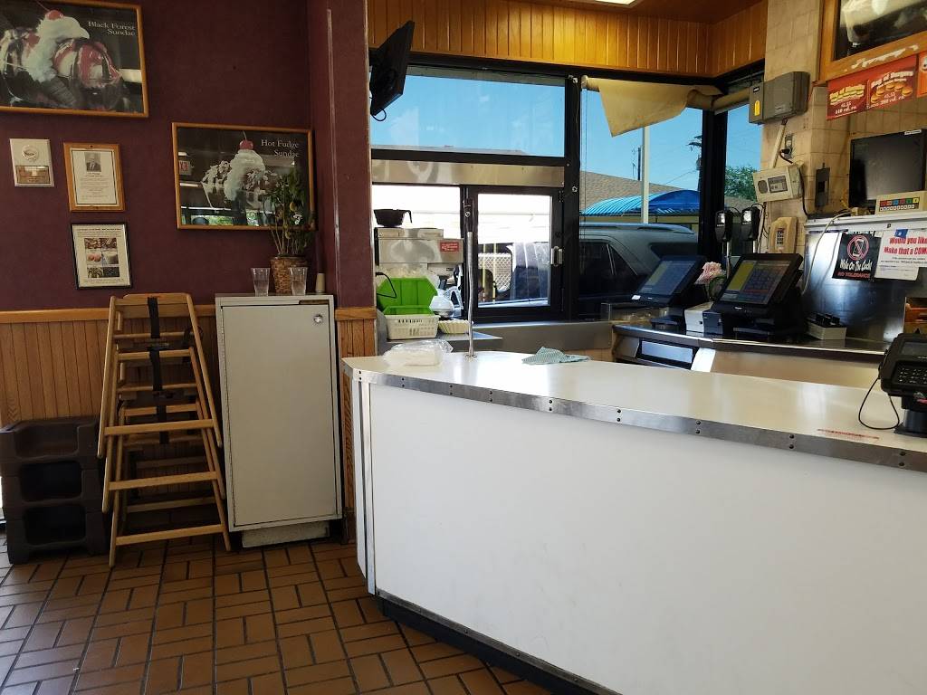 Braums Ice Cream & Burger Restaurant | 2802 Lavon Dr, Garland, TX 75040, USA | Phone: (972) 495-2221