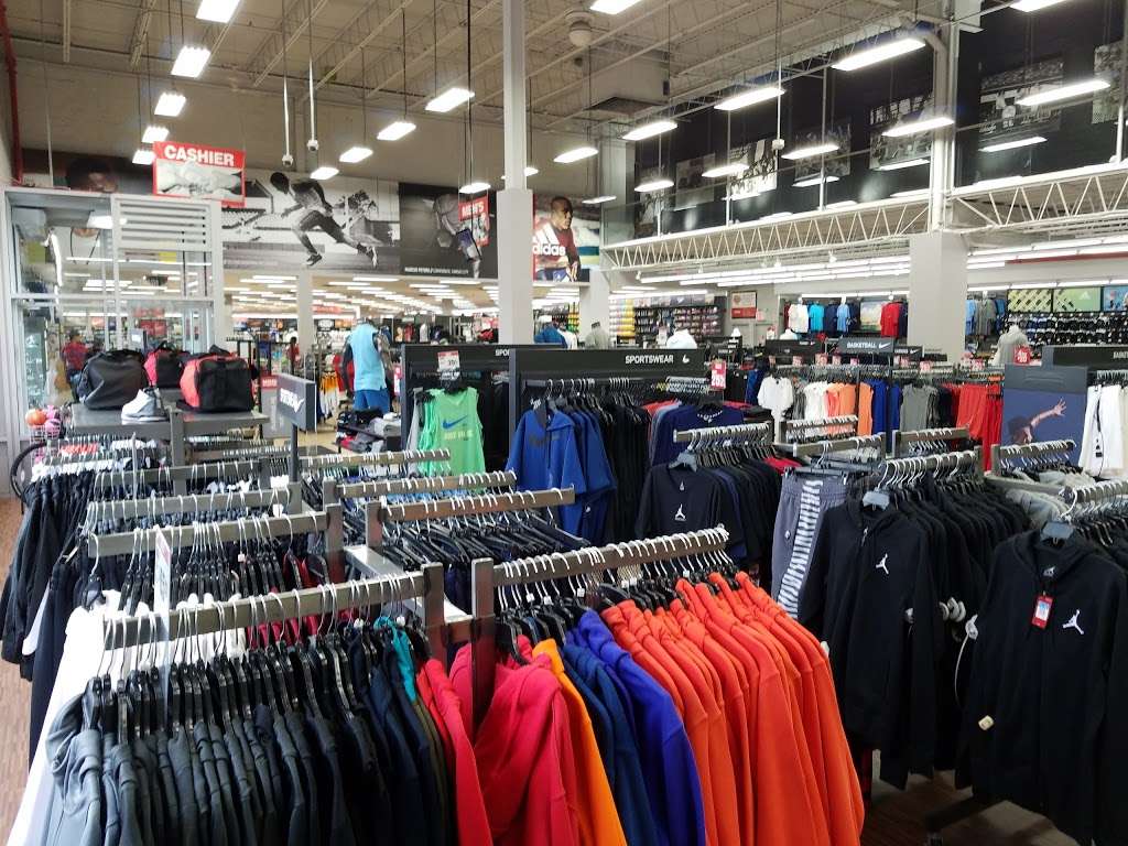 Modells Sporting Goods | 89-59 Bay Pkwy, Brooklyn, NY 11214, USA | Phone: (718) 373-1955