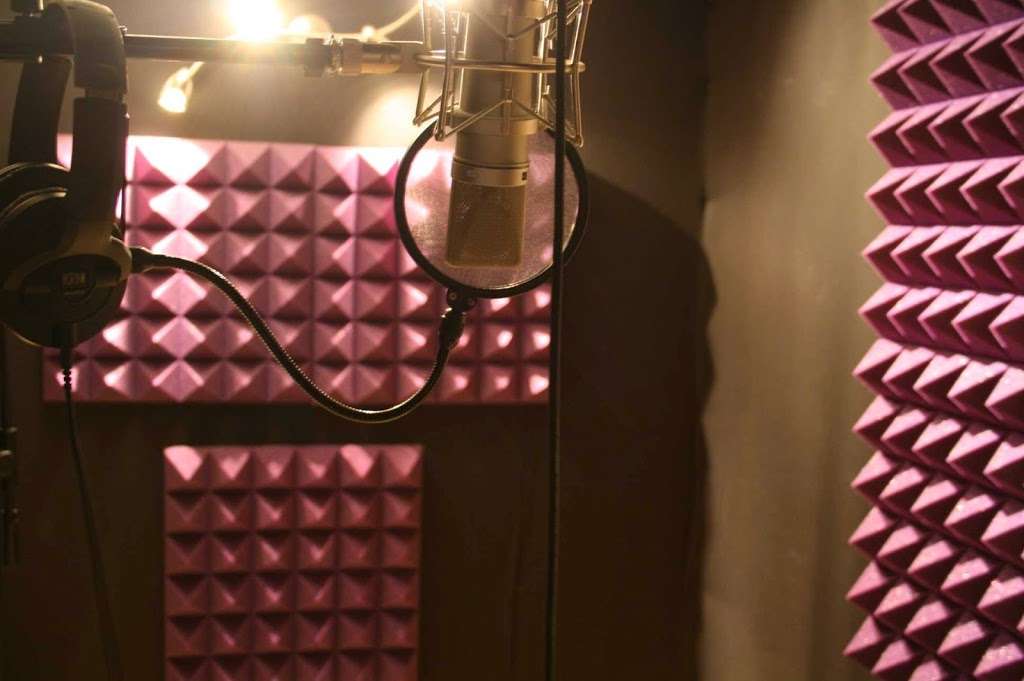 Hilltop Recording Studios | Well Hill, Orpington BR6 7PR, UK | Phone: 07758 531555