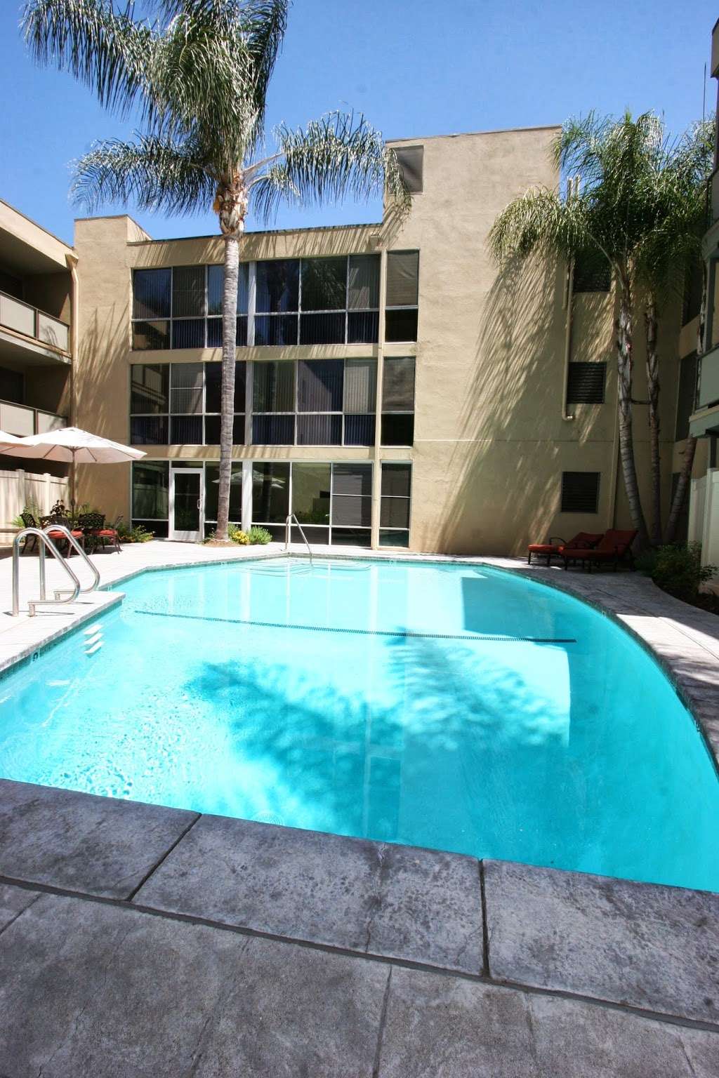 Krystal Terrace Apartments | 4851 Hazeltine Ave, Sherman Oaks, CA 91423, USA | Phone: (818) 995-4100