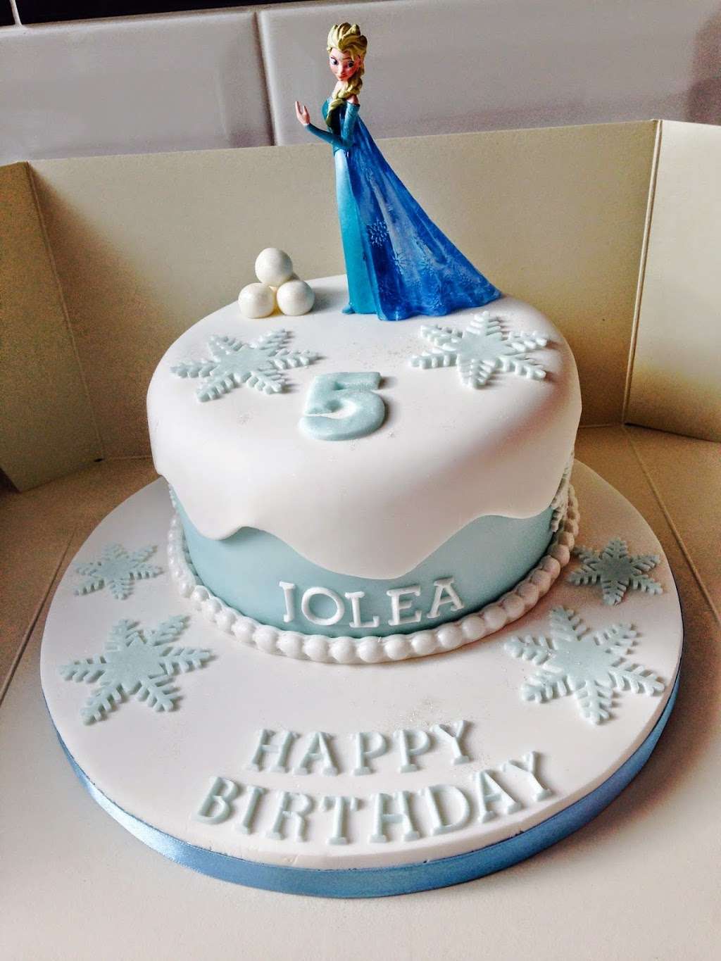 DVine Cake Design | 4 Dalton Cl, Crawley RH11 9JR, UK | Phone: 01293 201022