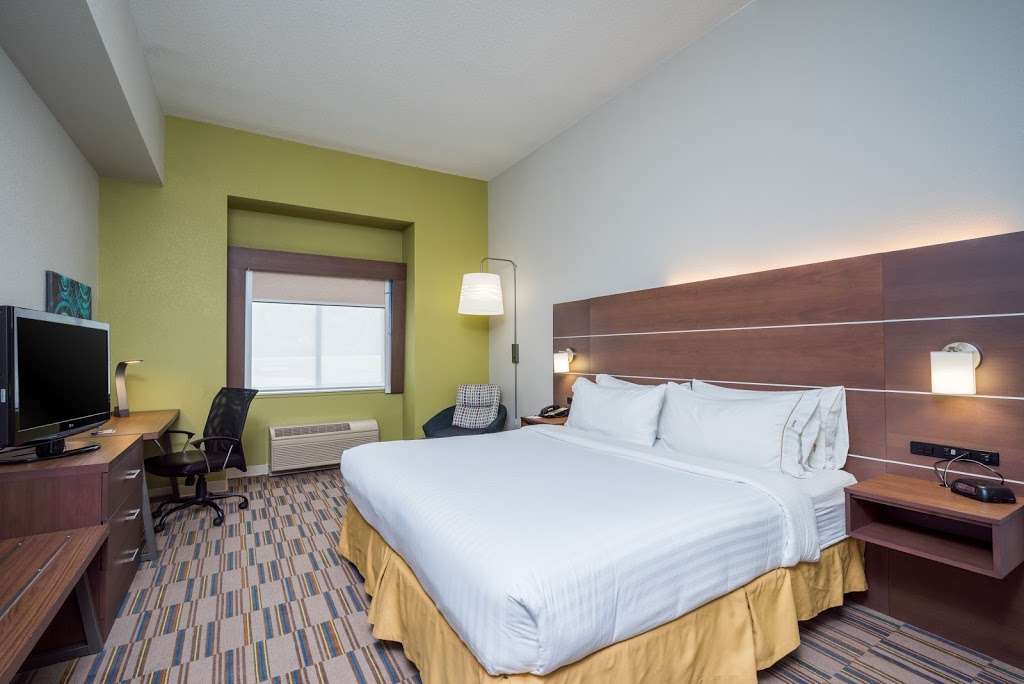 Holiday Inn Express & Suites Quakertown | 1918 PA-663, Quakertown, PA 18951, USA | Phone: (215) 529-7979