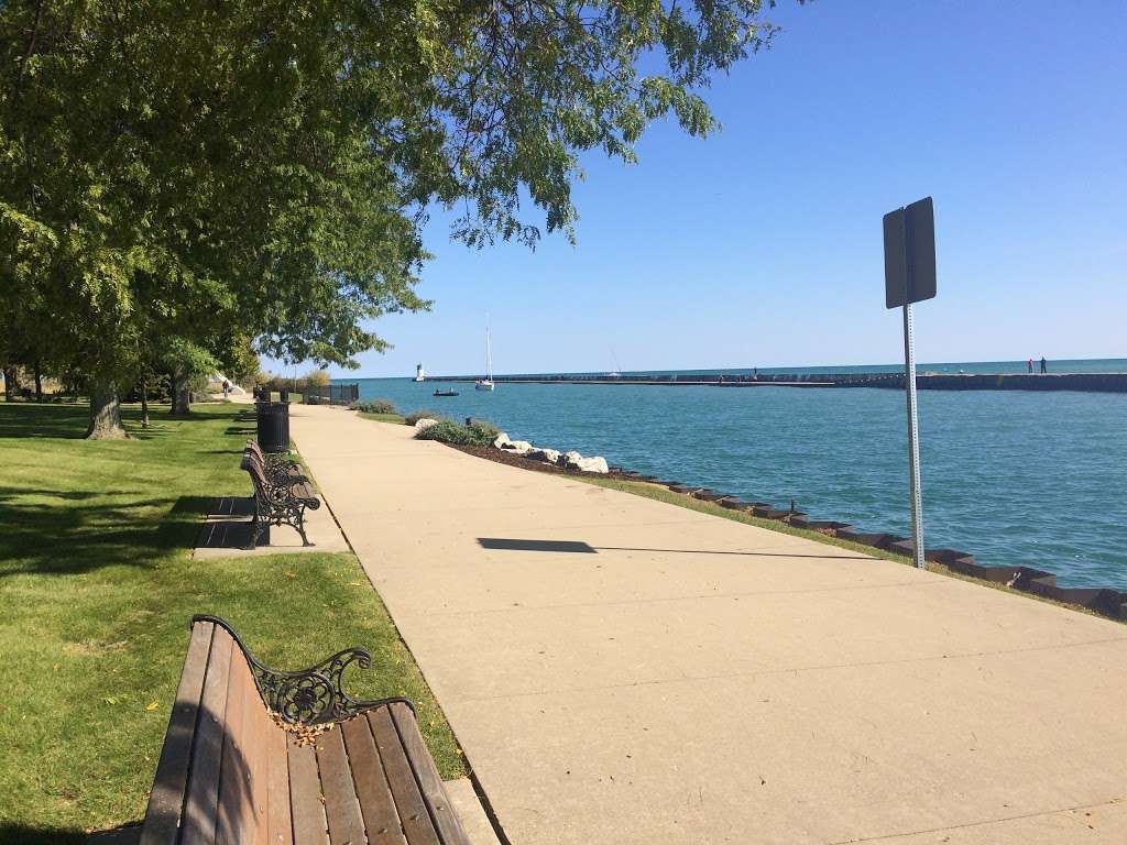 Waukegan Municipal Beach | 201 N Sea Horse Dr, Waukegan, IL 60085, USA