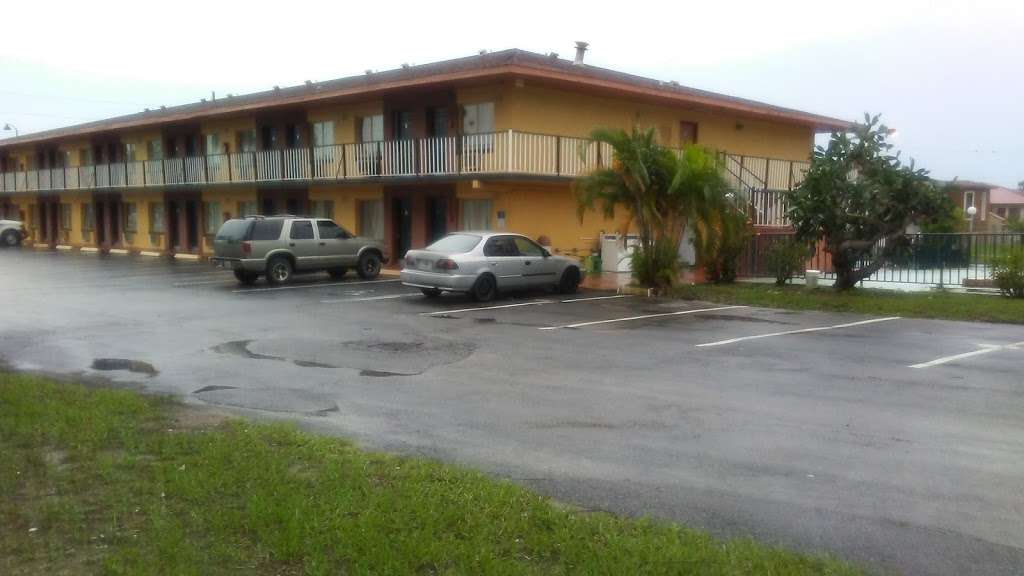 Red Carpet Inn | 4700 W Irlo Bronson Memorial Hwy, Kissimmee, FL 34746, USA | Phone: (407) 396-1133