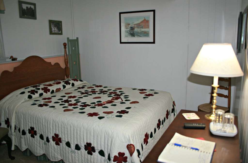 Carriage Corner Bed and Breakfast | 3705 E Newport Rd, Gordonville, PA 17529, USA | Phone: (717) 768-3059