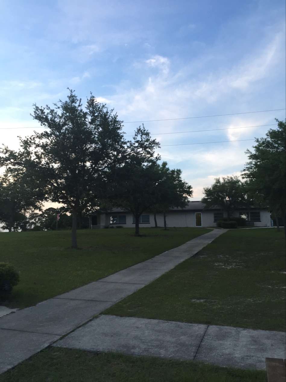 Pine Lake Retreat | 21725 FL-33, Groveland, FL 34736, USA | Phone: (352) 429-4454