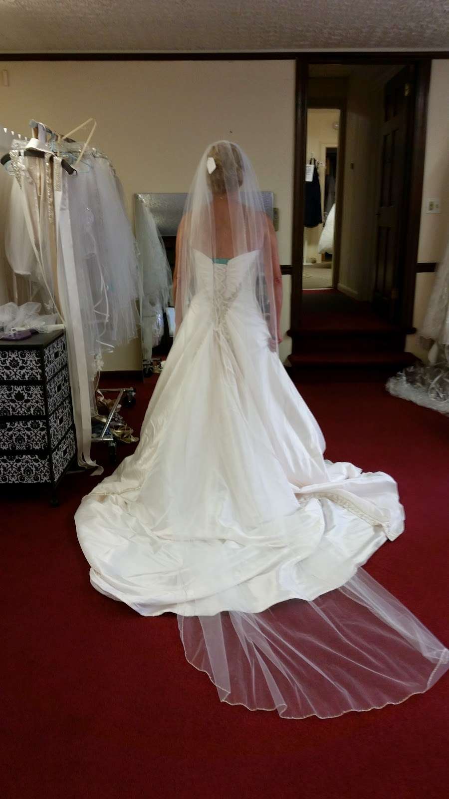 Country Threads Bridal by Gail | 194 Doe Run Rd, Manheim, PA 17545, USA | Phone: (717) 665-3711