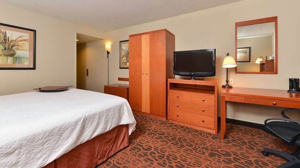 Hampton Inn Martinsburg | 975 Foxcroft Ave, Martinsburg, WV 25401, USA | Phone: (304) 267-2900