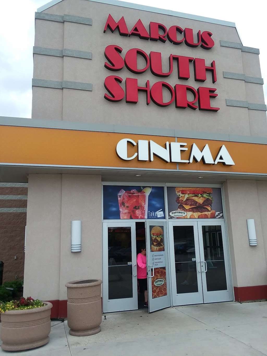 Marcus South Shore Cinema | 7261 South 13th Street, Oak Creek, WI 53154, USA | Phone: (414) 768-5960