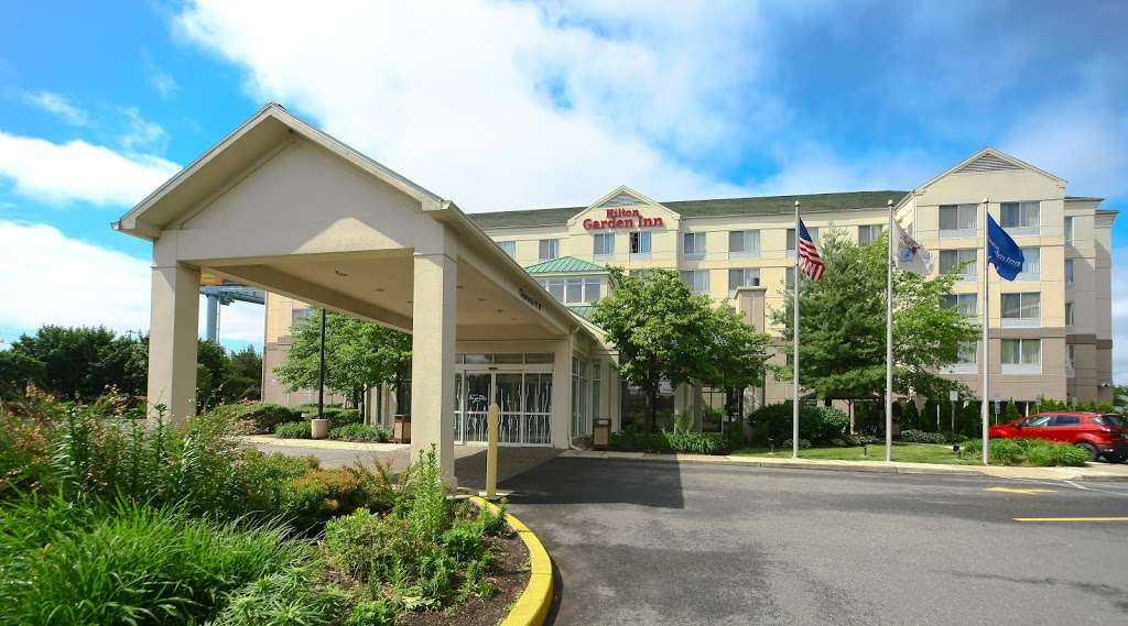 Hilton Garden Inn Secaucus/Meadowlands | East Service Road, 875 NJ-3, Secaucus, NJ 07094, USA | Phone: (201) 864-1400