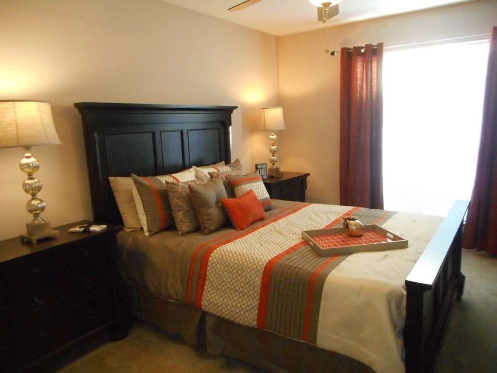 Walden Pond Apartments | 12850 Whittington Dr, Houston, TX 77077, USA | Phone: (281) 497-7317