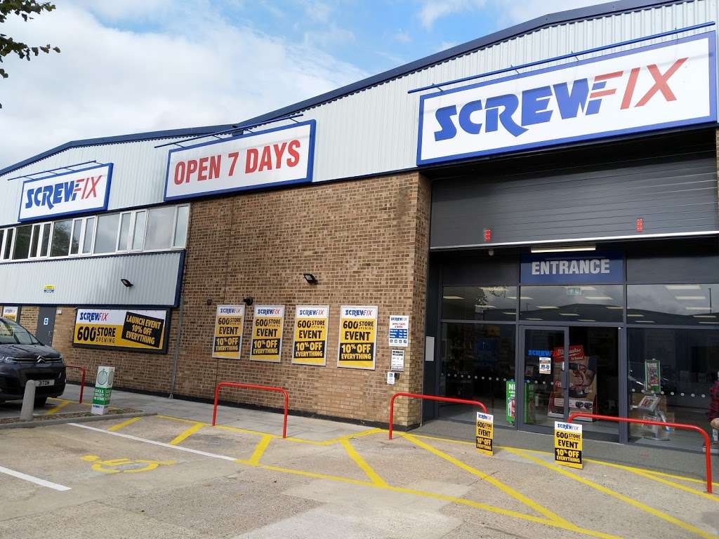 screwfix | Unit 9, Trident Industrial Estate, Pindar Rd, Hoddesdon EN11 0WZ, UK | Phone: 0333 011 2112