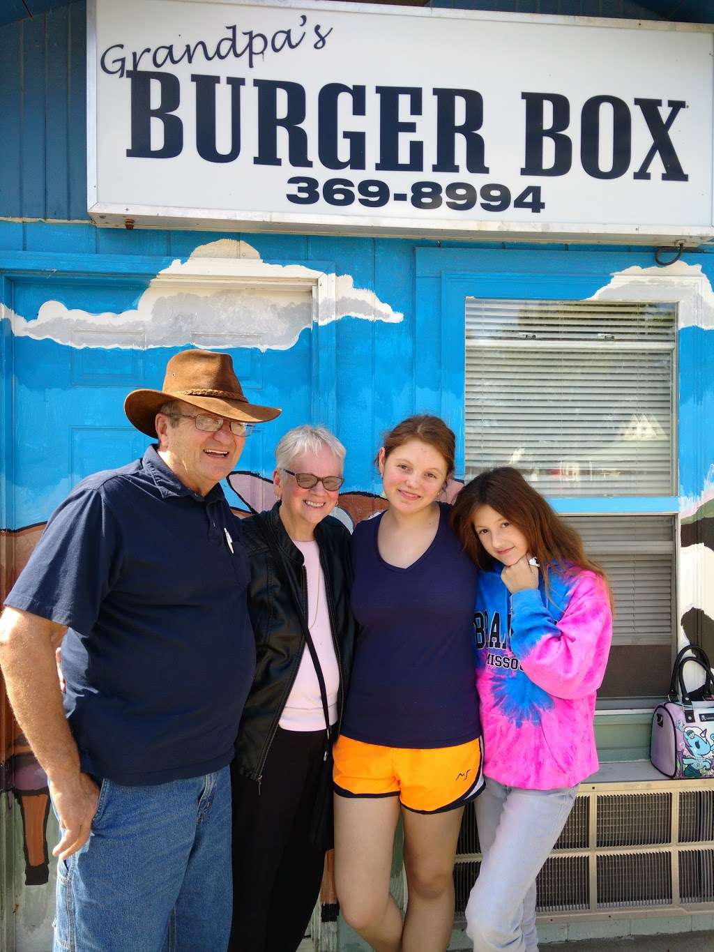 Grandpas Burger Box | 106 W 2nd St, Tonganoxie, KS 66086, USA | Phone: (913) 369-8994