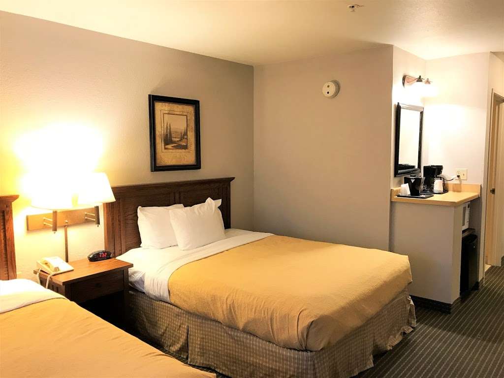 Country Inn & Suites by Radisson, Zion, IL | 1100 33rd St, Zion, IL 60099, USA | Phone: (847) 746-0101
