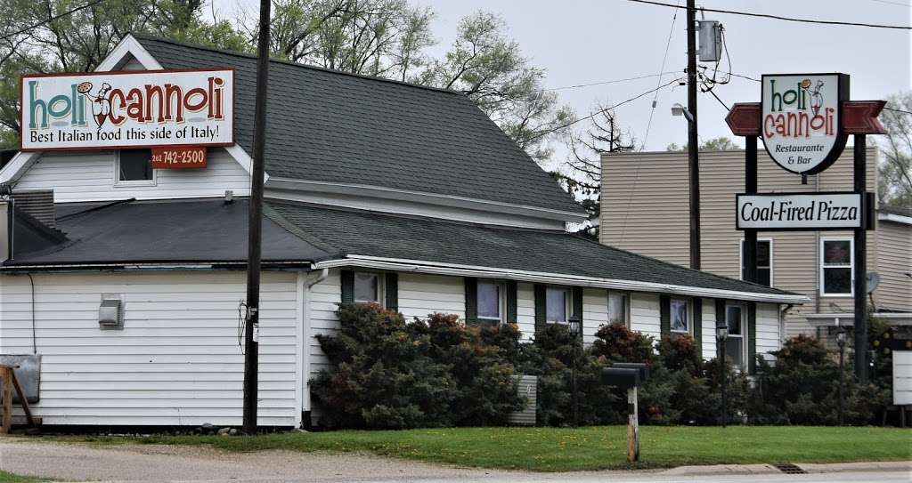 Holi Cannoli | N7065 US-12, Elkhorn, WI 53121, USA | Phone: (262) 742-2500