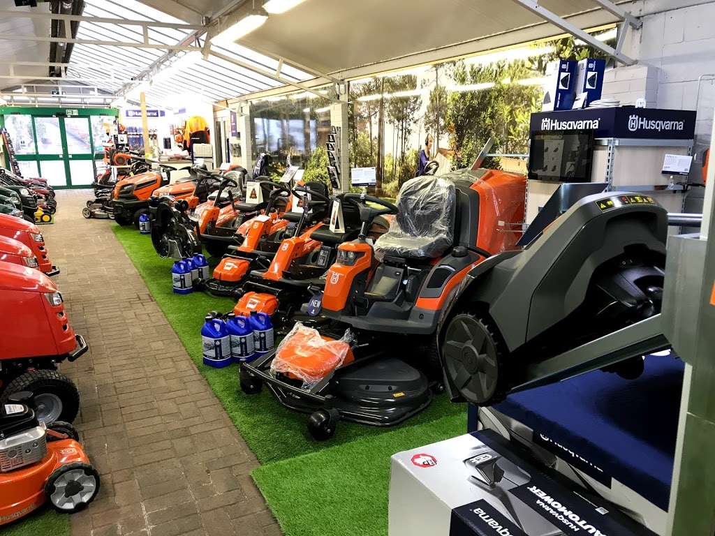 Sevenoaks Mowers Ltd & Robotic Mower Centre | Sevenoaks Garden Centre Unit B, 2 Main Road,Sundridge, Sundridge, Sevenoaks TN14 6ED, UK | Phone: 01732 740271