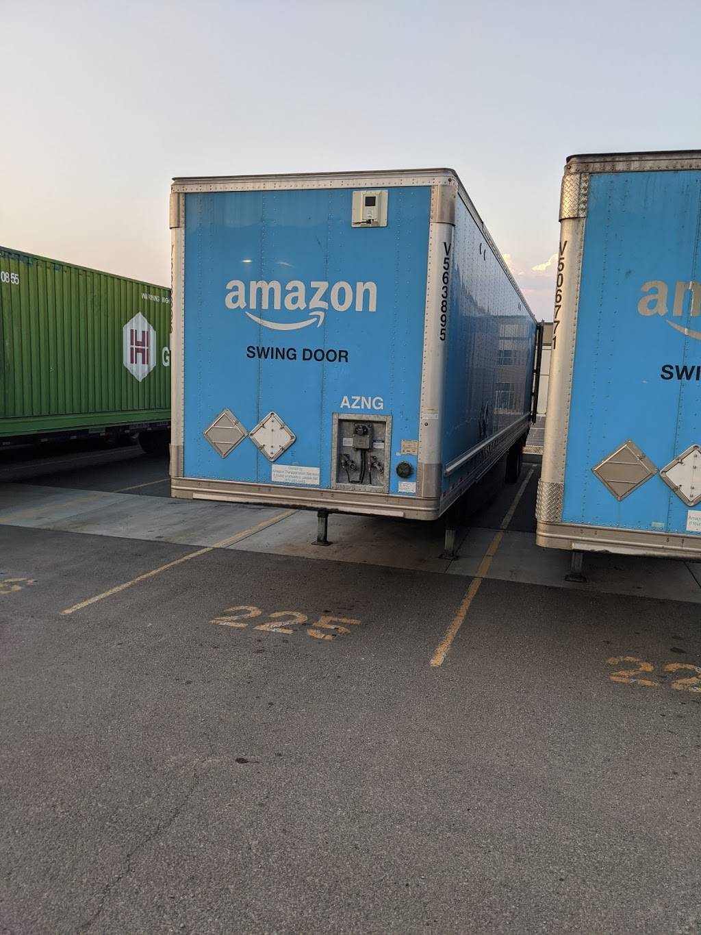 Amazon Fulfillment Center RNO4 | 8000 N Virginia St, Reno, NV 89506, USA | Phone: (775) 954-9500