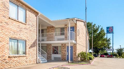 Motel 6 Dallas - Red Oak | 202 South, I-35E, Red Oak, TX 75154, USA | Phone: (972) 617-3501