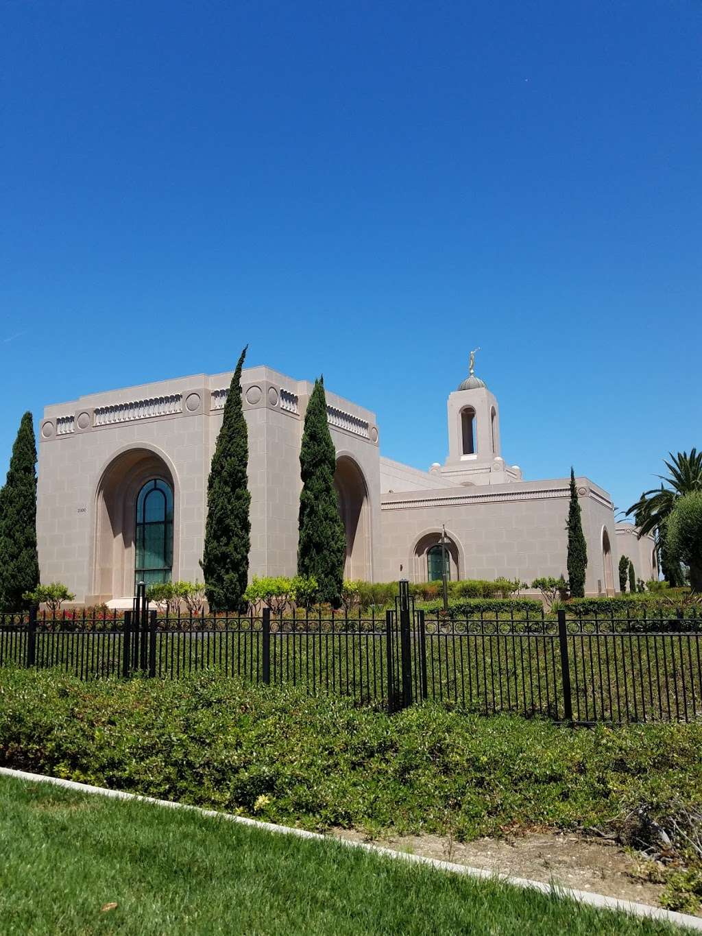 Newport Beach California Temple | 2300 Bonita Canyon Dr, Newport Beach, CA 92660, USA | Phone: (949) 644-1820