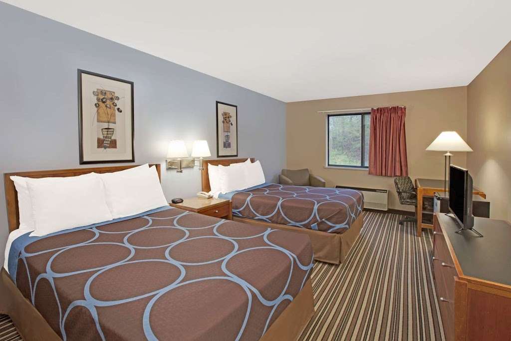 Super 8 by Wyndham Richmond | 11200 US-12, Richmond, IL 60071, USA | Phone: (815) 217-2392