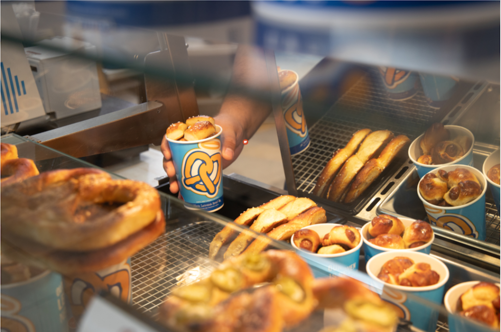 Auntie Annes | 3811 S Cooper St #1084, Arlington, TX 76015, USA | Phone: (817) 419-9400