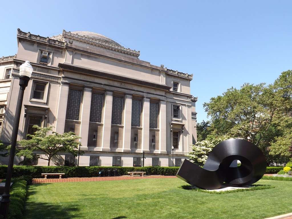 Clement Meadmore - The Curl | 3022 Broadway, New York, NY 10027, USA