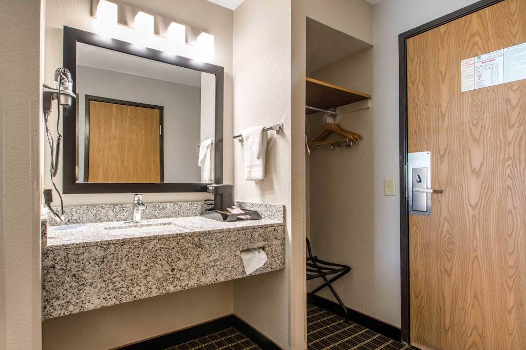 Quality Inn Madison West Near University Area | 6900 Seybold Rd, Madison, WI 53719, USA | Phone: (608) 274-6900