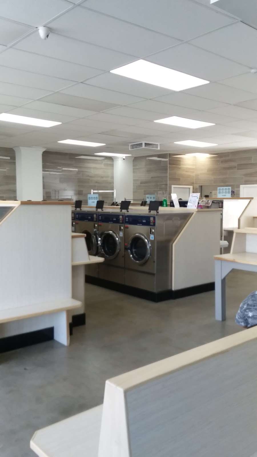 P Laundromat | 3252 W Lincoln Ave, Anaheim, CA 92801, USA | Phone: (714) 248-6561