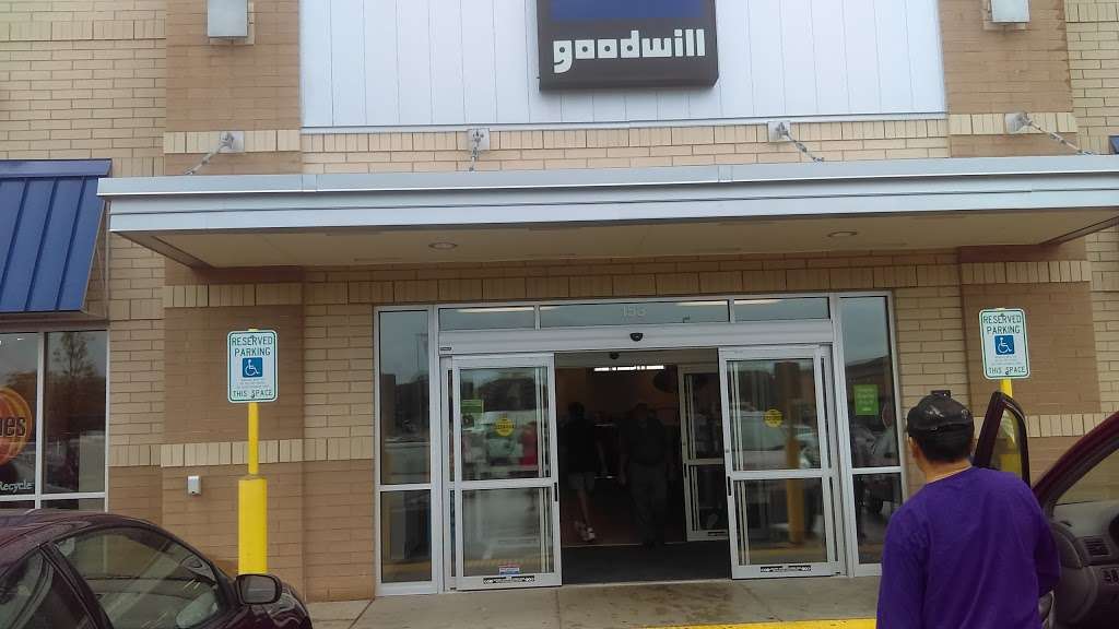 Goodwill Store & Donation Center | 153 W Oklahoma Ave, Milwaukee, WI 53207, USA | Phone: (414) 744-6014