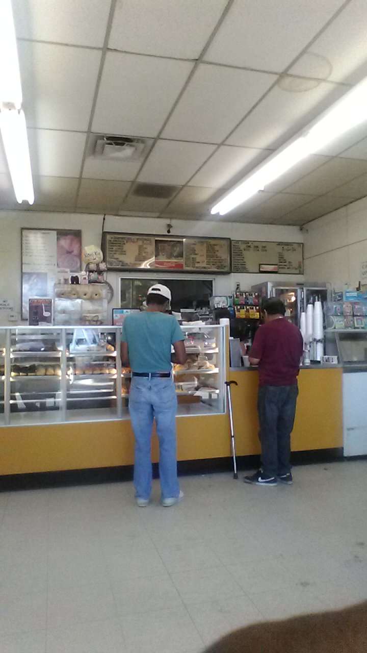 Big Johns Donuts | 1516 W Willow St, Long Beach, CA 90810, USA | Phone: (562) 427-4613