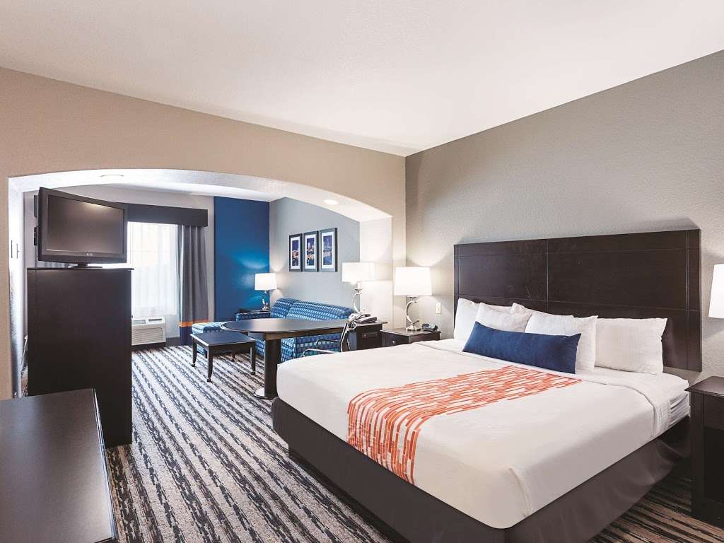 La Quinta Inn & Suites by Wyndham San Antonio Northwest | 11155 W Loop 1604 N, San Antonio, TX 78254, USA | Phone: (210) 447-8000