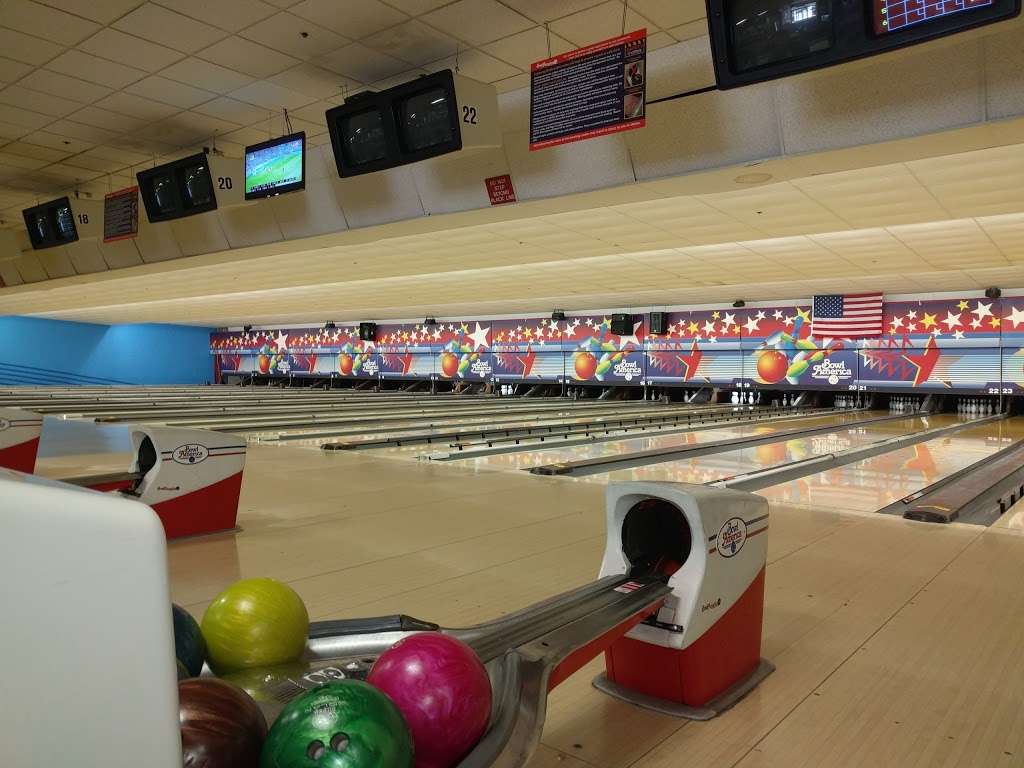 Bowl America Chantilly | 4525 Stonecroft Blvd, Chantilly, VA 20151, USA | Phone: (703) 830-2695