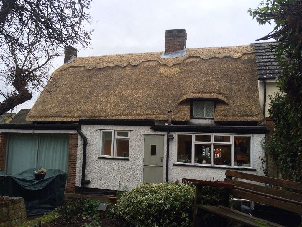 LDthatching | 39 Rowley Mead Thornwood, Epping, Thornwood, Epping CM16 6NH, UK | Phone: 07974 766287