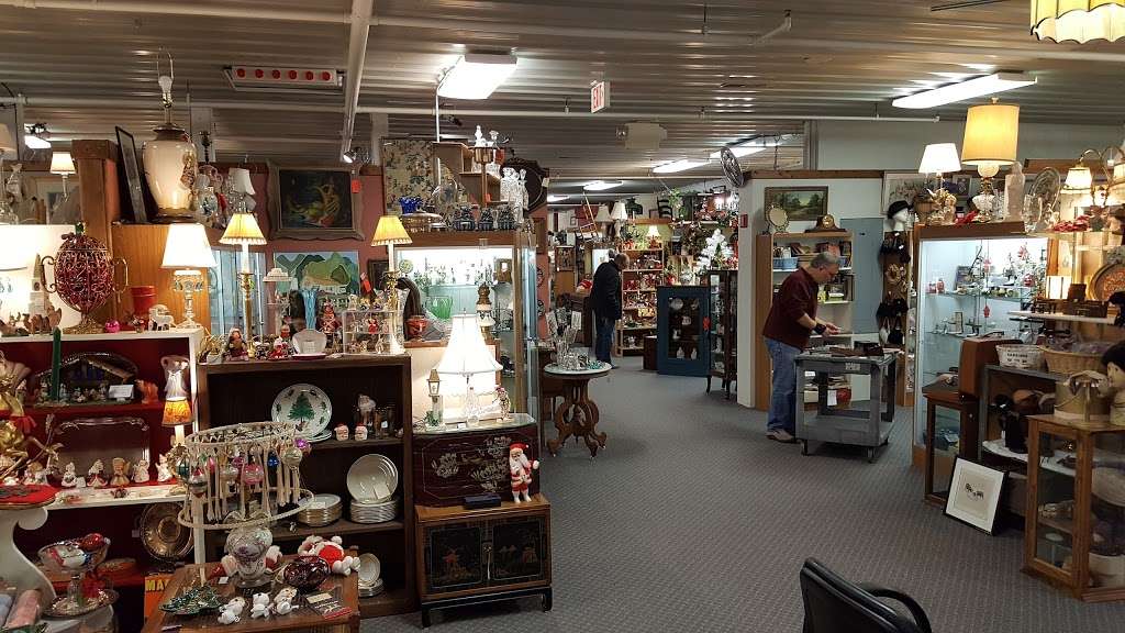 Gurnee Antique Market | 5742 Northridge Dr, Gurnee, IL 60031, USA | Phone: (847) 782-9094