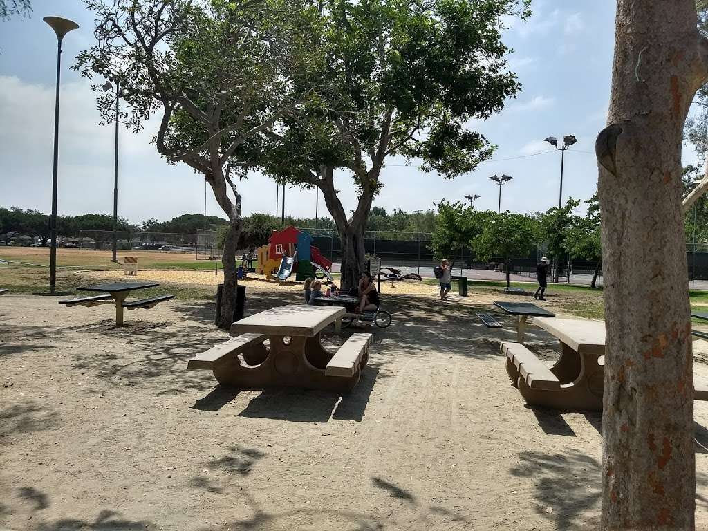 Veterans Memorial Park | 4117 Overland Ave, Culver City, CA 90230, USA | Phone: (310) 253-6650