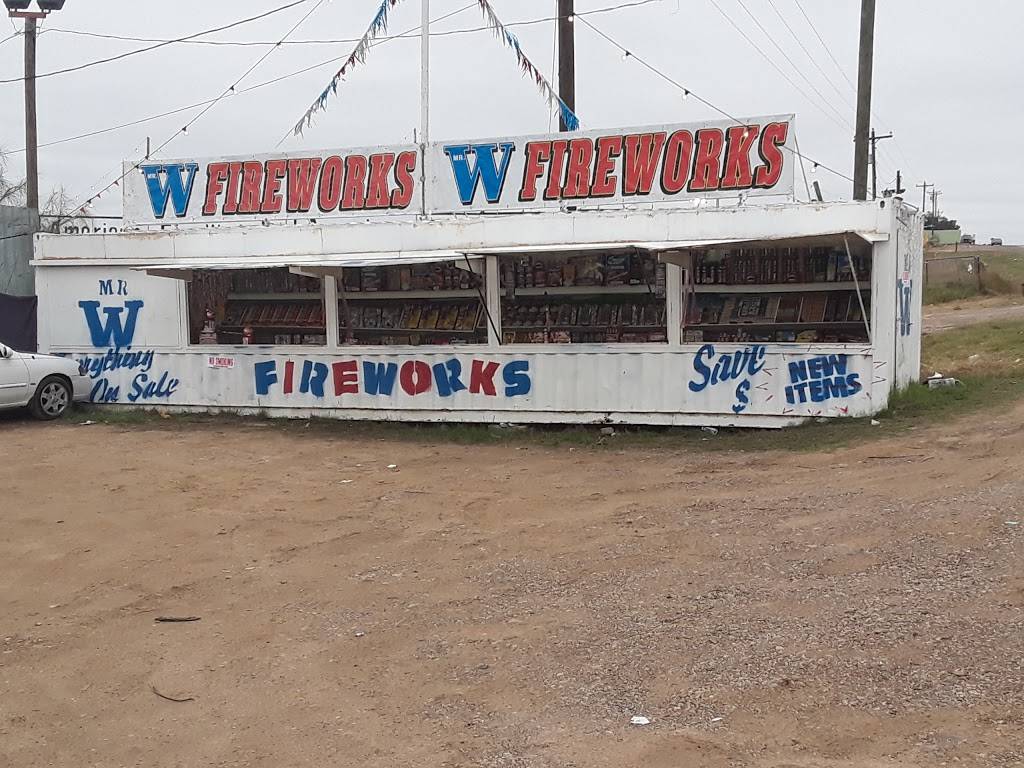 Mr. W Fireworks | 6924 TX-359, Laredo, TX 78043, USA | Phone: (210) 622-3112