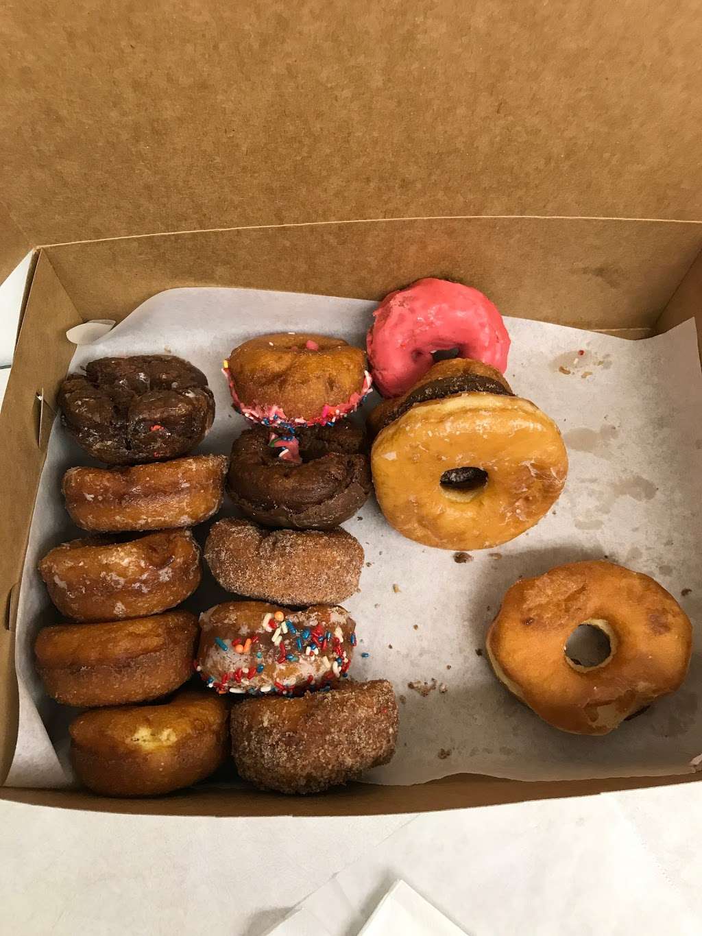 American Donut | 727 Simms St F, Golden, CO 80401, USA | Phone: (303) 233-9193