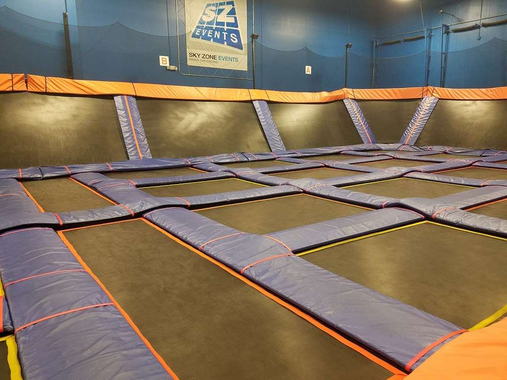 Sky Zone Trampoline Park | 851 Columbia Rd STE 172, Plainfield, IN 46168, USA | Phone: (317) 268-3200