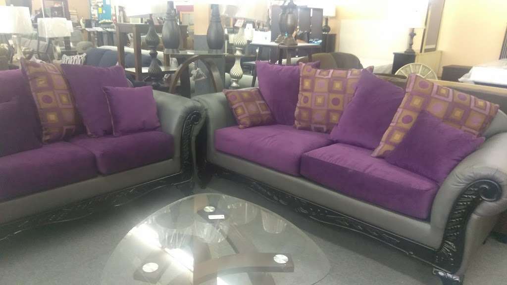 Furniture Warehouse | 1610 Washington Ave, Racine, WI 53403, USA | Phone: (262) 635-0000