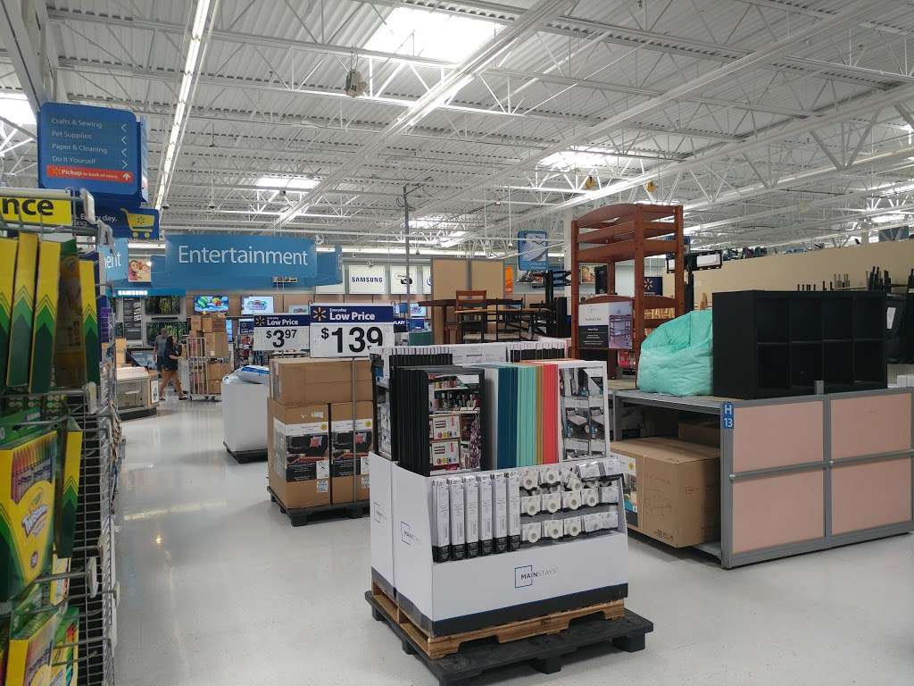 Walmart Supercenter | 1901 Milwaukee Ave, Burlington, WI 53105, USA | Phone: (262) 767-9520