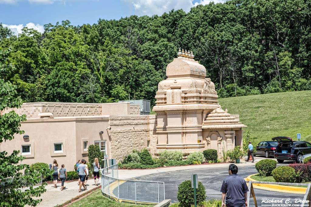 The Hindu Temple Of Greater Chicago | 10915 Lemont Rd, Lemont, IL 60439, USA | Phone: (630) 972-0300