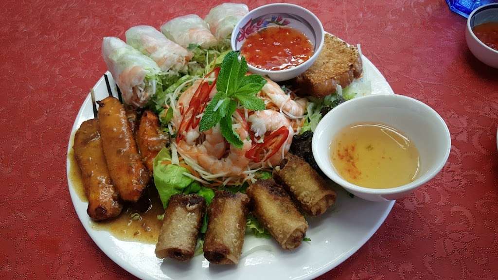 Minh Restaurant | 390 Barking Rd, London E13 8AJ, UK | Phone: 020 3417 7070