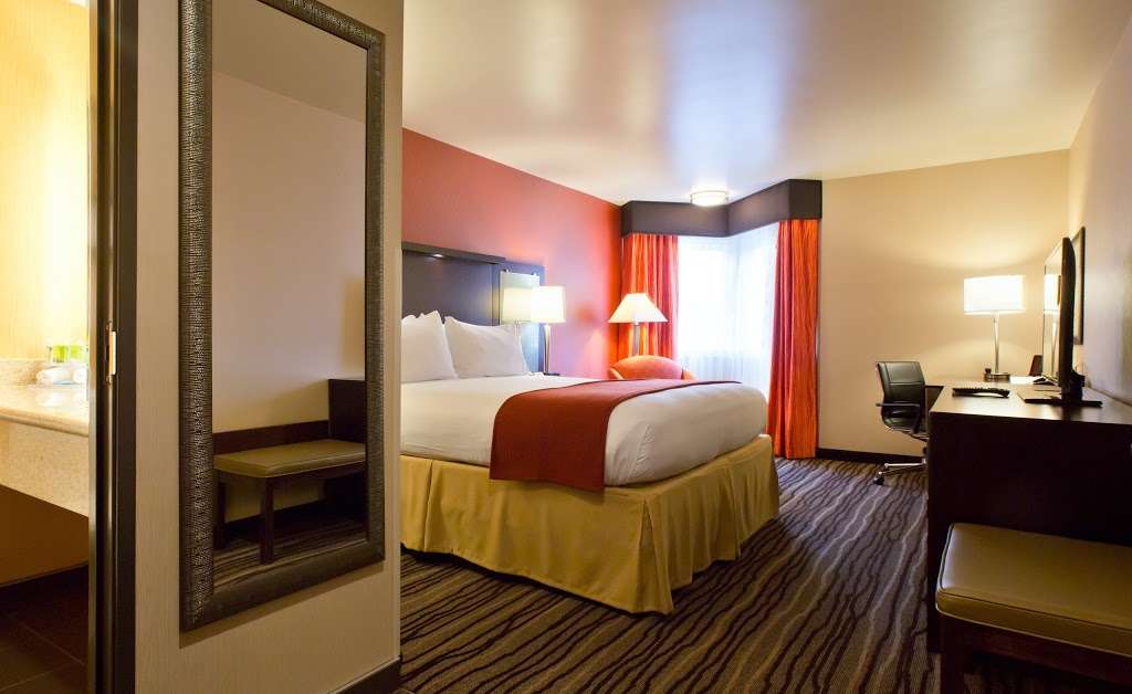Holiday Inn Express Mountain View-S Palo Alto | 1561 W El Camino Real, Mountain View, CA 94040, USA | Phone: (650) 967-7888